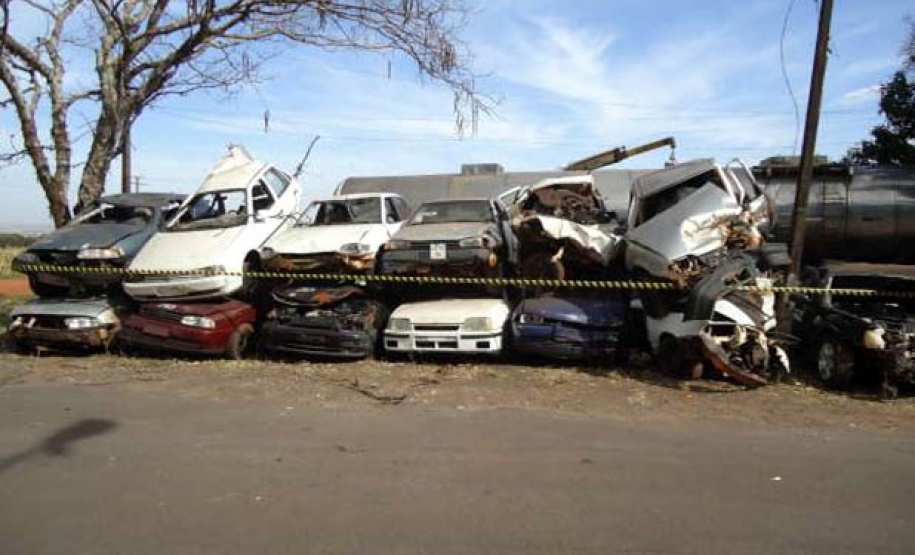 DER realiza leilão de sucatas - Curitiba, 04/10/2021 - Foto: DER-PR