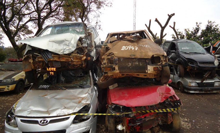 DER realiza leilão de sucatas - Curitiba, 04/10/2021 - Foto: DER-PR