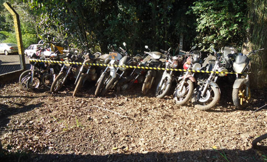 DER realiza leilão de sucatas - Curitiba, 04/10/2021 - Foto: DER-PR