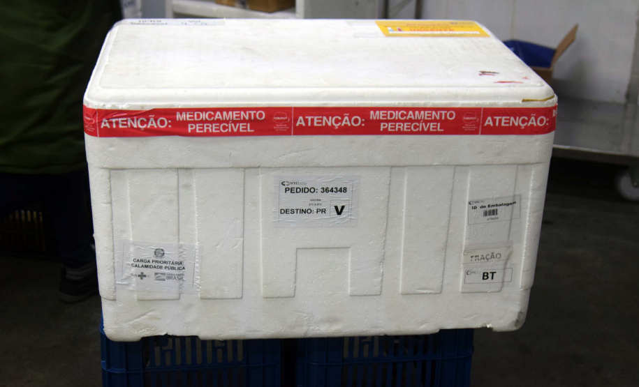 Saúde distribui primeiras vacinas para reforço de idosos acima de 60 anos e trabalhadores da saúde e anuncia chegada de novos lotes dos imunizantes . Foto: Américo Antonio/SESA