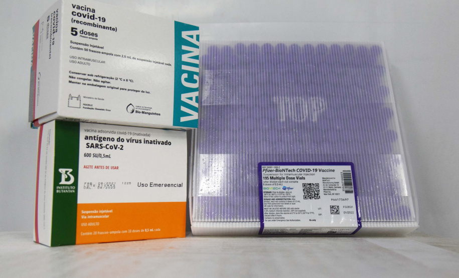 Saúde distribui primeiras vacinas para reforço de idosos acima de 60 anos e trabalhadores da saúde e anuncia chegada de novos lotes dos imunizantes . Foto: Américo Antonio/SESA