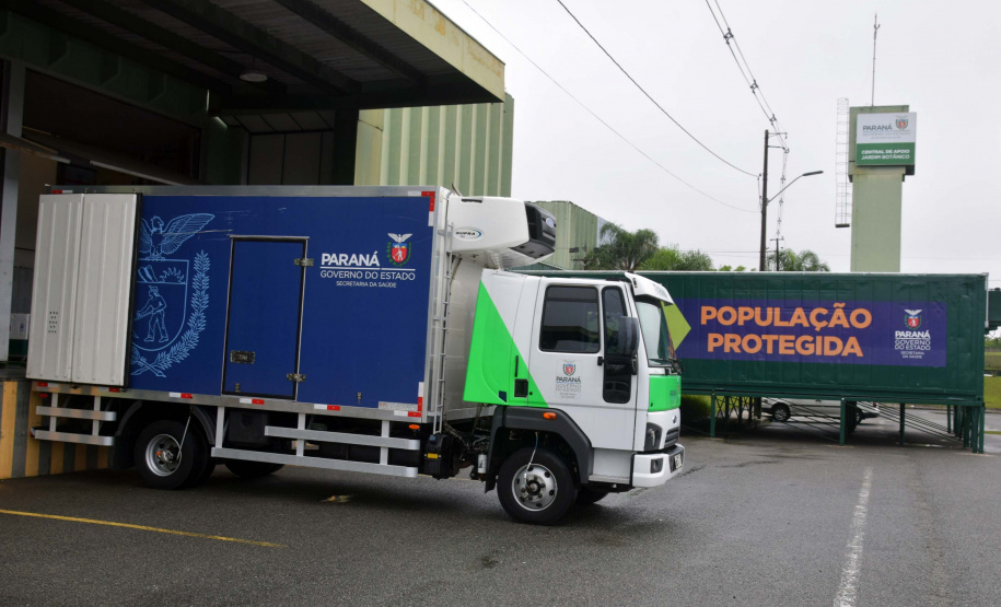Saúde distribui primeiras vacinas para reforço de idosos acima de 60 anos e trabalhadores da saúde e anuncia chegada de novos lotes dos imunizantes . Foto: Américo Antonio/SESA