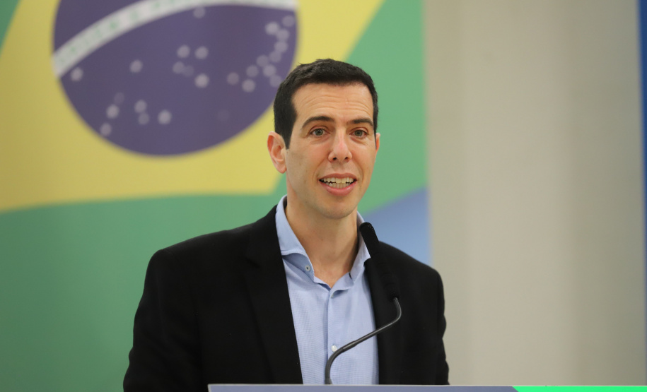 O governador Carlos Massa Ratinho Junior sanciona nesta segunda-feira (4) a lei que institui o homeschooling. Na foto, o secretário de Educação do Paraná, Renato Feder  - 04/10/2021 - Foto: Geraldo Bubniak/AEN