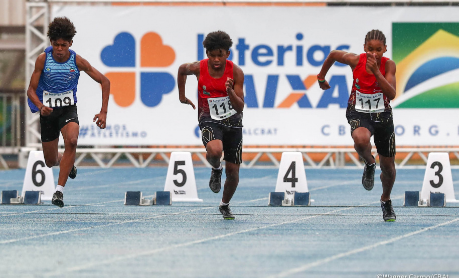 Seis ouros, seis pratas e cincos bronzes esses foram os resultados dos atletas do Paraná no Campeonato Brasileiro Loterias Caixa Sub-16 de Atletismo que ocorreu no último final de semana no Centro Nacional de Treinamento em Atletismo de Cascavel. O evento tem apoio do Governo do Paraná, por meio da Superintendência do Esporte, da Federação de Atletismo do Paraná (FAP) e da Prefeitura de Cascavel.-  Curitiba, 05/10/2021 - Foto: WAGNER CARMO/CBAT
