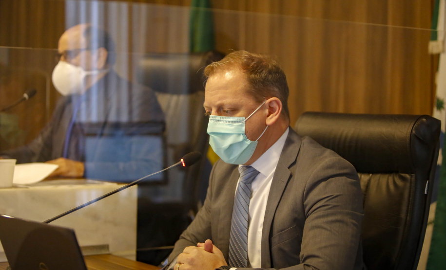 Secretário da Saúde,  Beto Preto, apresenta relatório com números da pandemia, durante audiência na Assembleia Legislativa. Na foto, o diretor geral da SESA, Nestor Werner Junior  -  Curitiba, 05/10/2021  -  Foto Gilson Abreu/AEN