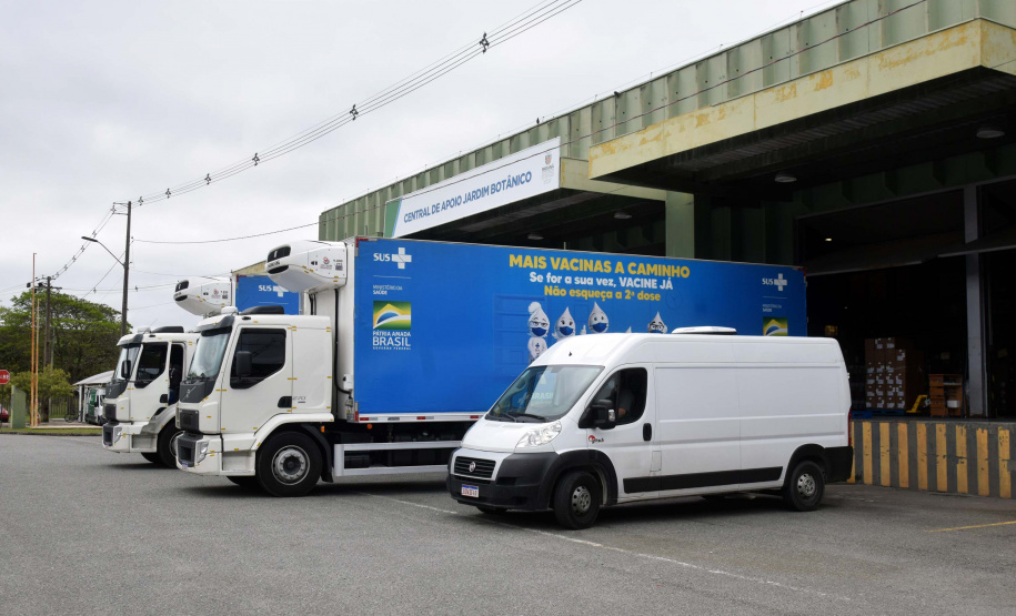 As 344.210 doses da vacina contra a Covid-19 referentes à 56ª pauta de distribuição do Ministério da Saúde chegaram ao Paraná nesta terça-feira (5). Foto: Américo Antonio/SESA