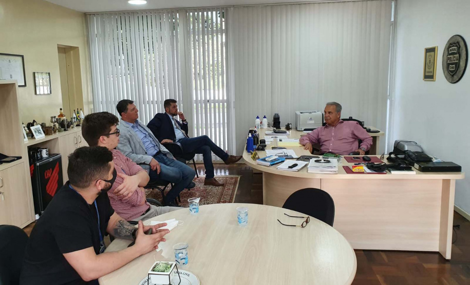 A Controladoria-Geral do Estado (CGE) vistoriou na Escola Superior da Polícia Civil (ESPC) o trabalho desenvolvido no curso de formação de Escrivães de Polícia quanto às medidas de proteção impostas pela pandemia da Covid-19. A vistoria, ocorrida na semana passada, faz parte do cronograma da Diretoria de Inteligência e Informações Estratégicas (DIIE), da CGE, de aumentar a aproximação com os servidores. Foto: CGE