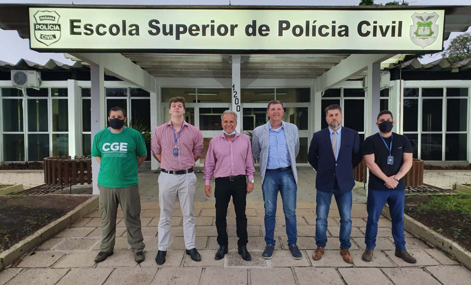 A Controladoria-Geral do Estado (CGE) vistoriou na Escola Superior da Polícia Civil (ESPC) o trabalho desenvolvido no curso de formação de Escrivães de Polícia quanto às medidas de proteção impostas pela pandemia da Covid-19. A vistoria, ocorrida na semana passada, faz parte do cronograma da Diretoria de Inteligência e Informações Estratégicas (DIIE), da CGE, de aumentar a aproximação com os servidores. Foto: CGE