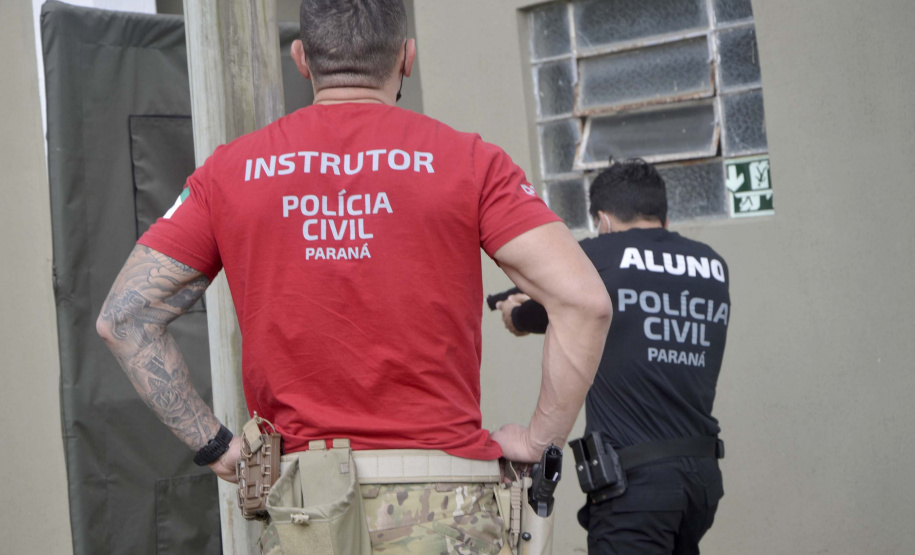 A Controladoria-Geral do Estado (CGE) vistoriou na Escola Superior da Polícia Civil (ESPC) o trabalho desenvolvido no curso de formação de Escrivães de Polícia quanto às medidas de proteção impostas pela pandemia da Covid-19. A vistoria, ocorrida na semana passada, faz parte do cronograma da Diretoria de Inteligência e Informações Estratégicas (DIIE), da CGE, de aumentar a aproximação com os servidores. Foto: CGE