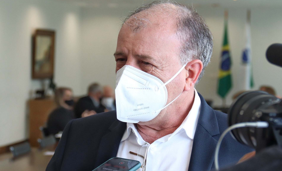 Governo do Estado vai construir em Irati a primeira unidade da Cidade do Idoso. A assinatura do convênio, último passo antes do processo de licitação da obra, foi feita pelo governador Carlos Massa Ratinho Junior e pelo prefeito do município, Jorge Derbli, nesta terça-feira (05), no Palácio Iguaçu.Foto: Gustavo Pontes