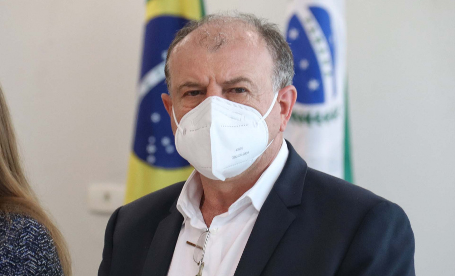 Governo do Estado vai construir em Irati a primeira unidade da Cidade do Idoso. A assinatura do convênio, último passo antes do processo de licitação da obra, foi feita pelo governador Carlos Massa Ratinho Junior e pelo prefeito do município, Jorge Derbli, nesta terça-feira (05), no Palácio Iguaçu.Foto:Gustavo Pontes
