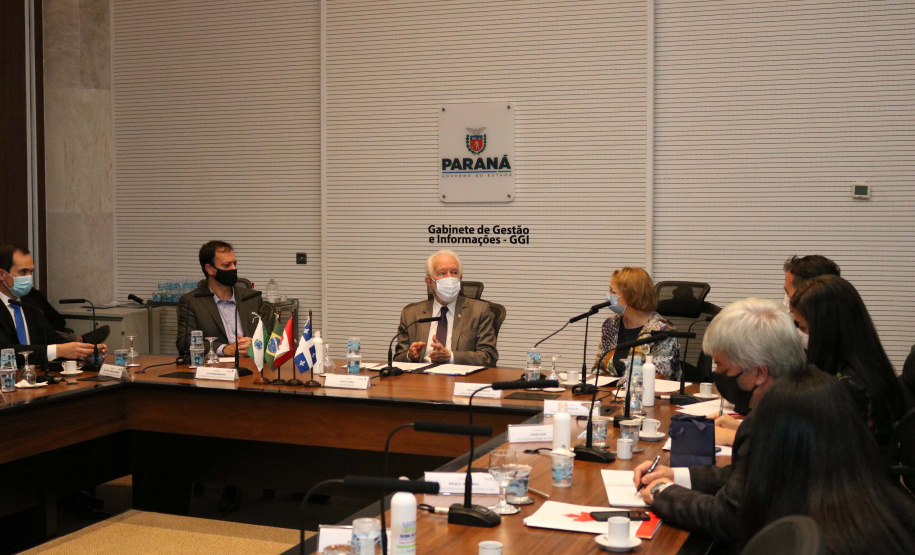 As novas oportunidades de parceria entre o Paraná e o Canadá foram o foco da visita de uma comitiva do Consulado Geral do Canadá a Curitiba nesta quarta-feira (6). O vice-governador Darci Piana recebeu, no Palácio Iguaçu, a cônsul-geral do Canadá em São Paulo, Heather Cameron. Foto: Camila Tonett/Vice-governadoria