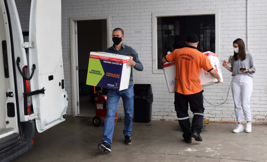 583,6 mil vacinas contra a Covid-19 são distribuídas nesta quarta. Foto: Américo Antonio/SESA