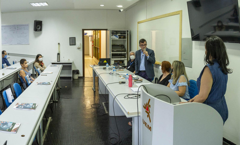 Produtores do Projeto Seda assinam convênio com Fundo de Apoio à Sericultura. Foto: UEM