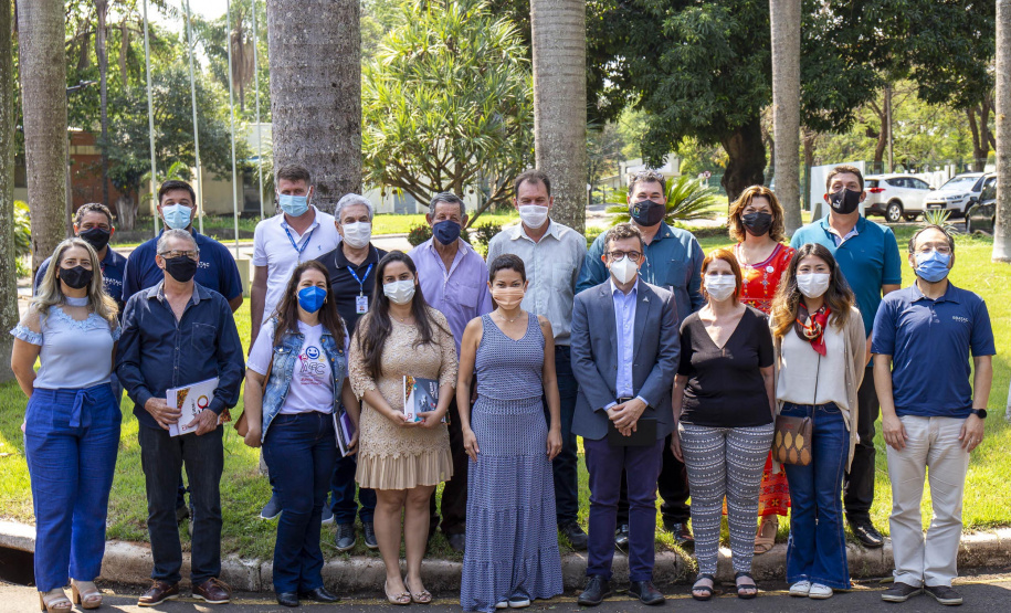 Produtores do Projeto Seda assinam convênio com Fundo de Apoio à Sericultura. Foto: UEM