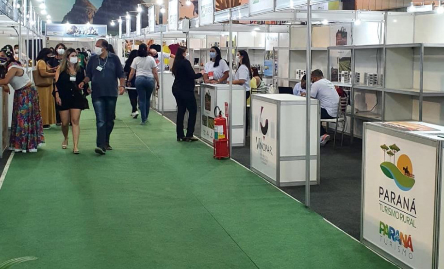 O Estado do Paraná foi representado na 28ª Agrinordeste, tradicional feira realizada em Recife (PE), que termina nesta sexta-feira (08). O evento é uma oportunidade para a atração de mais turistas ao Estado, especialmente no turismo rural e no enoturismo, principais destaques paranaenses na feira. -  Curitiba, 07/10/2021  -  Foto: Paraná Turismo