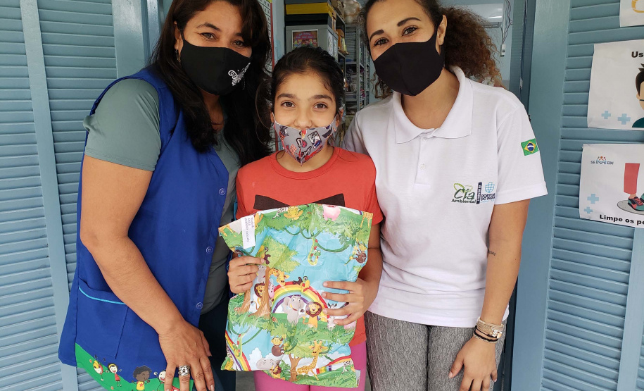 A Portos do Paraná deu início nesta semana, em parceria com a Superintendência Geral de Ação Solidária, à distribuição de brinquedos às crianças matriculadas nas escolas municipais das comunidades isoladas de Paranaguá e Antonina. Foto: Pierpaolo Nota/Portos do Paraná