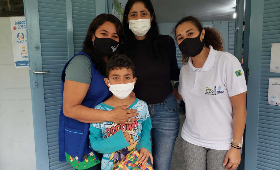 A Portos do Paraná deu início nesta semana, em parceria com a Superintendência Geral de Ação Solidária, à distribuição de brinquedos às crianças matriculadas nas escolas municipais das comunidades isoladas de Paranaguá e Antonina. Foto: Pierpaolo Nota/Portos do Paraná