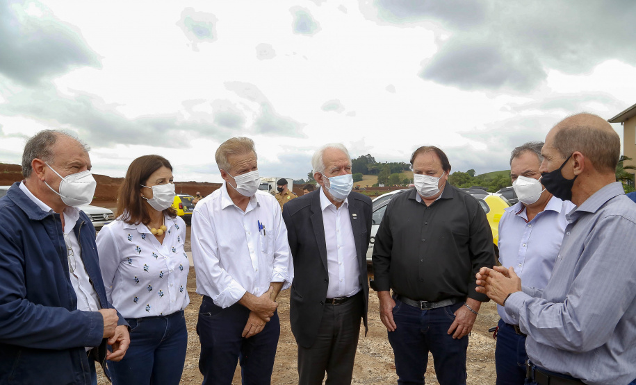 O governador em exercício Darci Piana vistoriou nesta quinta-feira (07) a construção do novo trevo da PR-281, e inaugurou uma unidade do Meu Campinho no distrito de Doutor Antonio Paranhos, em São Jorge D’Oeste, na região Sudoeste do Paraná. - São Jorge D’Oeste, 07/10/2021 -  Foto: Gilson Abreu/AEN