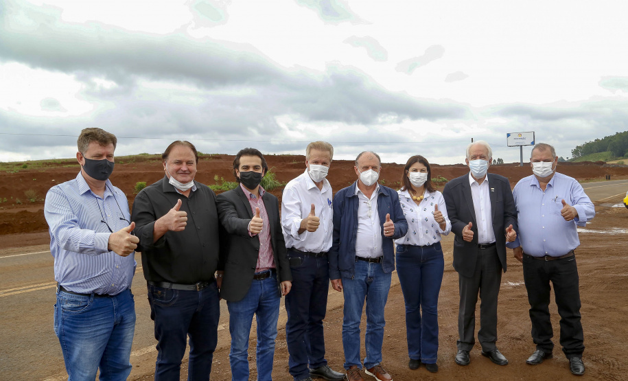 O governador em exercício Darci Piana vistoriou nesta quinta-feira (07) a construção do novo trevo da PR-281, e inaugurou uma unidade do Meu Campinho no distrito de Doutor Antonio Paranhos, em São Jorge D’Oeste, na região Sudoeste do Paraná. - São Jorge D’Oeste, 07/10/2021 -  Foto: Gilson Abreu/AEN