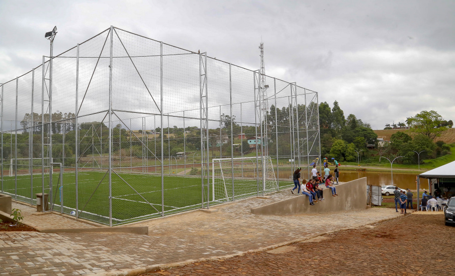 O governador em exercício Darci Piana vistoriou nesta quinta-feira (07) a construção do novo trevo da PR-281, e inaugurou uma unidade do Meu Campinho no distrito de Doutor Antonio Paranhos, em São Jorge D’Oeste, na região Sudoeste do Paraná. - São Jorge D’Oeste, 07/10/2021 -  Foto: Gilson Abreu/AEN