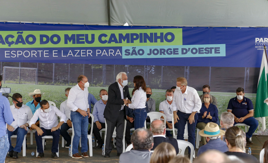 O governador em exercício Darci Piana vistoriou nesta quinta-feira (07) a construção do novo trevo da PR-281, e inaugurou uma unidade do Meu Campinho no distrito de Doutor Antonio Paranhos, em São Jorge D’Oeste, na região Sudoeste do Paraná. - São Jorge D’Oeste, 07/10/2021 -  Foto: Gilson Abreu/AEN
