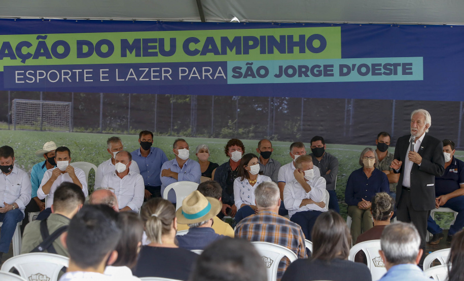 O governador em exercício Darci Piana vistoriou nesta quinta-feira (07) a construção do novo trevo da PR-281, e inaugurou uma unidade do Meu Campinho no distrito de Doutor Antonio Paranhos, em São Jorge D’Oeste, na região Sudoeste do Paraná. - São Jorge D’Oeste, 07/10/2021 -  Foto: Gilson Abreu/AEN
