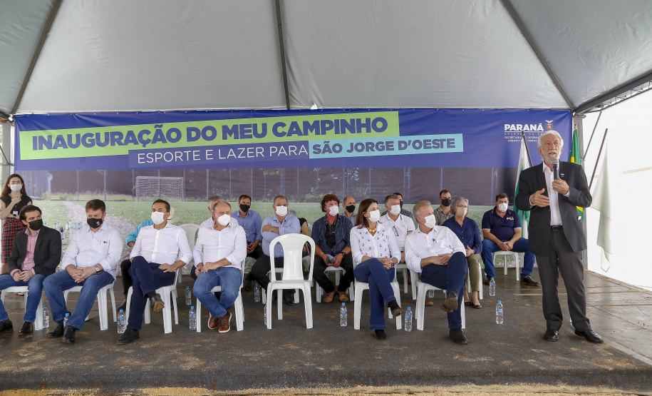 O governador em exercício Darci Piana vistoriou nesta quinta-feira (07) a construção do novo trevo da PR-281, e inaugurou uma unidade do Meu Campinho no distrito de Doutor Antonio Paranhos, em São Jorge D’Oeste, na região Sudoeste do Paraná. - São Jorge D’Oeste, 07/10/2021 -  Foto: Gilson Abreu/AEN