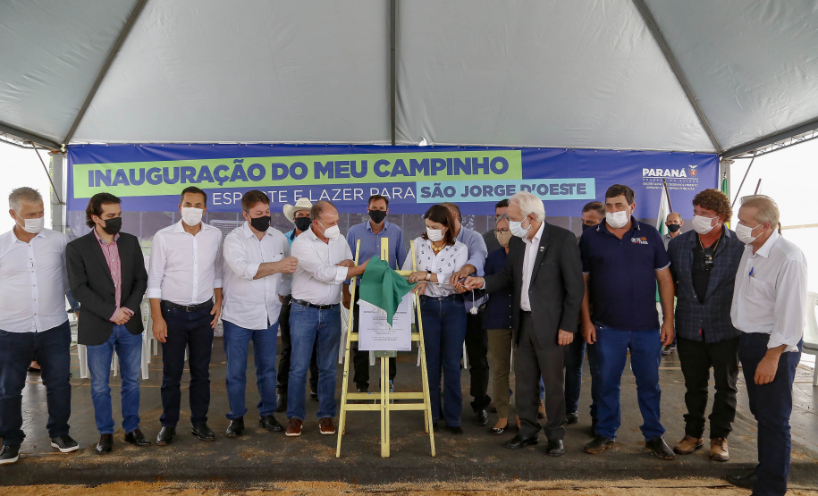 O governador em exercício Darci Piana vistoriou nesta quinta-feira (07) a construção do novo trevo da PR-281, e inaugurou uma unidade do Meu Campinho no distrito de Doutor Antonio Paranhos, em São Jorge D’Oeste, na região Sudoeste do Paraná. - São Jorge D’Oeste, 07/10/2021 -  Foto: Gilson Abreu/AEN