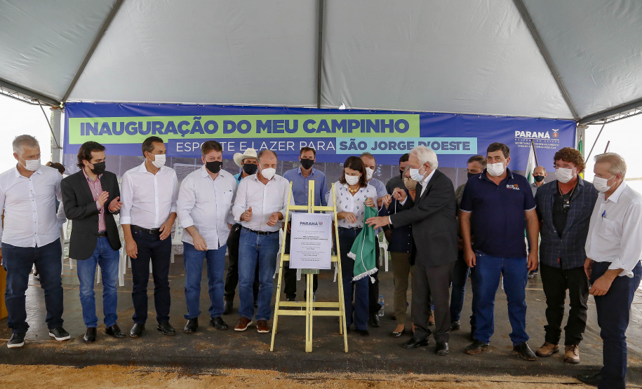 O governador em exercício Darci Piana vistoriou nesta quinta-feira (07) a construção do novo trevo da PR-281, e inaugurou uma unidade do Meu Campinho no distrito de Doutor Antonio Paranhos, em São Jorge D’Oeste, na região Sudoeste do Paraná. - São Jorge D’Oeste, 07/10/2021 -  Foto: Gilson Abreu/AEN