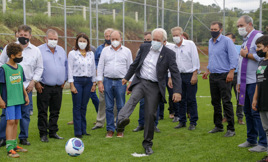 O governador em exercício Darci Piana vistoriou nesta quinta-feira (07) a construção do novo trevo da PR-281, e inaugurou uma unidade do Meu Campinho no distrito de Doutor Antonio Paranhos, em São Jorge D’Oeste, na região Sudoeste do Paraná. - São Jorge D’Oeste, 07/10/2021 -  Foto: Gilson Abreu/AEN