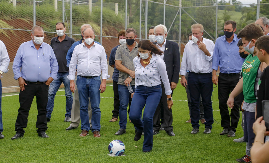 O governador em exercício Darci Piana vistoriou nesta quinta-feira (07) a construção do novo trevo da PR-281, e inaugurou uma unidade do Meu Campinho no distrito de Doutor Antonio Paranhos, em São Jorge D’Oeste, na região Sudoeste do Paraná. - São Jorge D’Oeste, 07/10/2021 -  Foto: Gilson Abreu/AEN