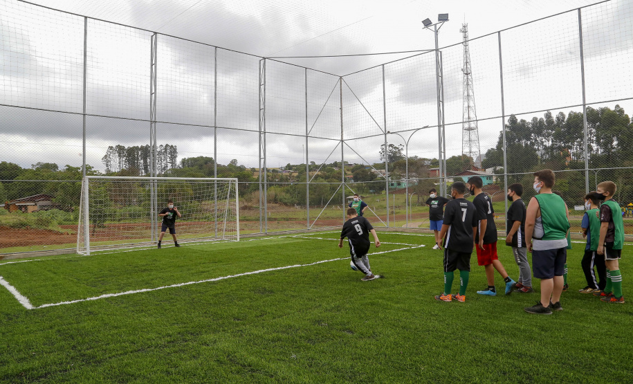 O governador em exercício Darci Piana vistoriou nesta quinta-feira (07) a construção do novo trevo da PR-281, e inaugurou uma unidade do Meu Campinho no distrito de Doutor Antonio Paranhos, em São Jorge D’Oeste, na região Sudoeste do Paraná. - São Jorge D’Oeste, 07/10/2021 -  Foto: Gilson Abreu/AEN