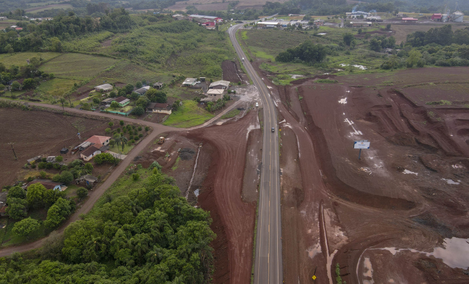 O governador em exercício Darci Piana vistoriou nesta quinta-feira (07) a construção do novo trevo da PR-281, e inaugurou uma unidade do Meu Campinho no distrito de Doutor Antonio Paranhos, em São Jorge D’Oeste, na região Sudoeste do Paraná. - São Jorge D’Oeste, 07/10/2021 -  Foto: Gilson Abreu/AEN