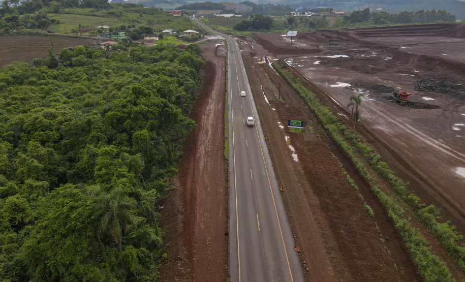 O governador em exercício Darci Piana vistoriou nesta quinta-feira (07) a construção do novo trevo da PR-281, e inaugurou uma unidade do Meu Campinho no distrito de Doutor Antonio Paranhos, em São Jorge D’Oeste, na região Sudoeste do Paraná. - São Jorge D’Oeste, 07/10/2021 -  Foto: Gilson Abreu/AEN
