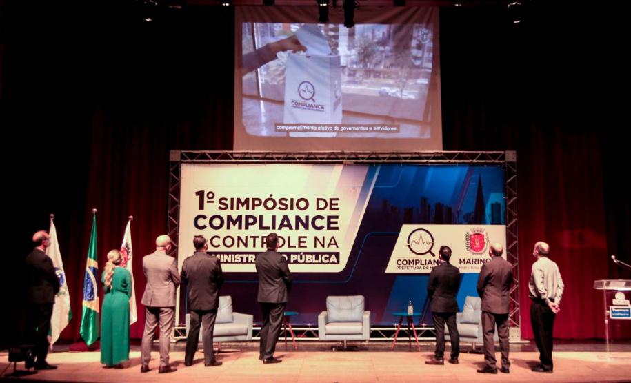 Paraná está entre os que mais aderiram ao Programa Nacional de Prevenção à Corrupção. O bom desempenho do Paraná foi anunciado pelo controlador-geral do Estado, Raul Siqueira, em Maringá, onde participou do 1º Simpósio de Compliance e Controle na Administração Pública promovido pela prefeitura. - Maringá, 07/10/2021  -  Foto: Aldemir de Moraes - Prefeitura de Maringá