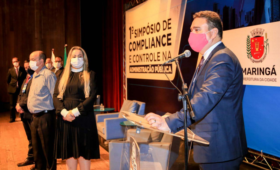 Paraná está entre os que mais aderiram ao Programa Nacional de Prevenção à Corrupção. O bom desempenho do Paraná foi anunciado pelo controlador-geral do Estado, Raul Siqueira, em Maringá, onde participou do 1º Simpósio de Compliance e Controle na Administração Pública promovido pela prefeitura. - Maringá, 07/10/2021  -  Foto: Aldemir de Moraes - Prefeitura de Maringá