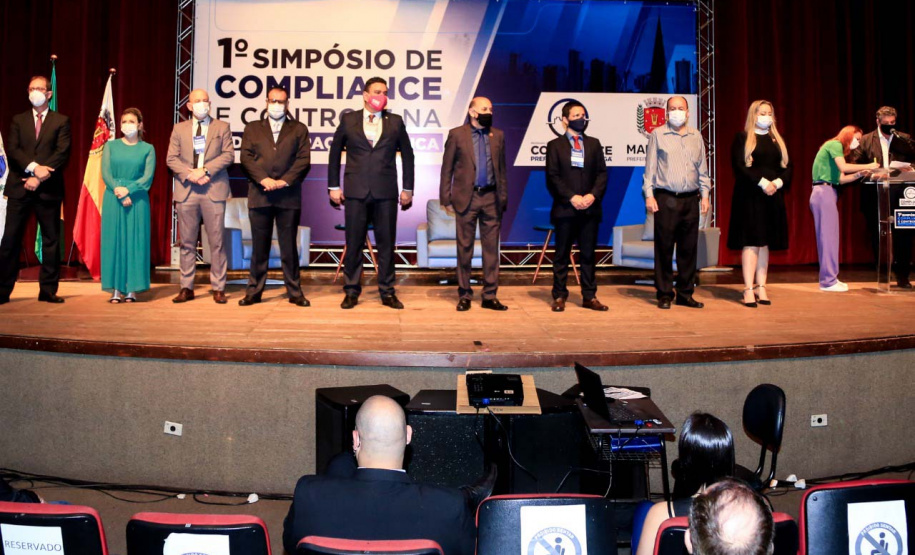 Paraná está entre os que mais aderiram ao Programa Nacional de Prevenção à Corrupção. O bom desempenho do Paraná foi anunciado pelo controlador-geral do Estado, Raul Siqueira, em Maringá, onde participou do 1º Simpósio de Compliance e Controle na Administração Pública promovido pela prefeitura. - Maringá, 07/10/2021  -  Foto: Aldemir de Moraes - Prefeitura de Maringá