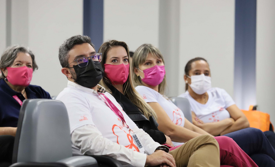 Para o Outubro Rosa deste ano a Portos do Paraná desenvolveu quatro vídeos-depoimentos de mulheres que passaram ou ainda enfrentam um câncer de mama. A programação alusiva ao mês de conscientização sobre a doença terminou ontem (6), mas as produções serão utilizadas no trabalho contínuo de sensibilização. Foto: Claudio Neves/Portos do Paraná