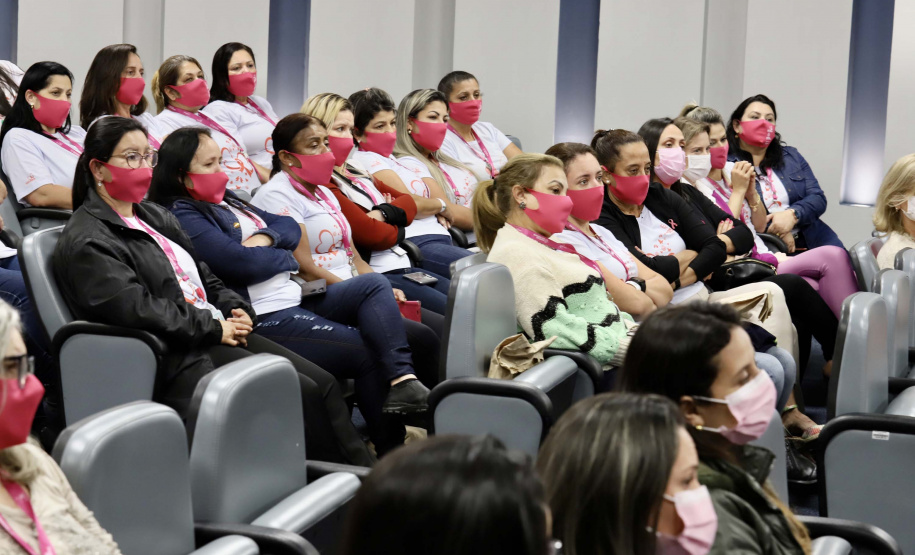 Para o Outubro Rosa deste ano a Portos do Paraná desenvolveu quatro vídeos-depoimentos de mulheres que passaram ou ainda enfrentam um câncer de mama. A programação alusiva ao mês de conscientização sobre a doença terminou ontem (6), mas as produções serão utilizadas no trabalho contínuo de sensibilização. Foto: Claudio Neves/Portos do Paraná