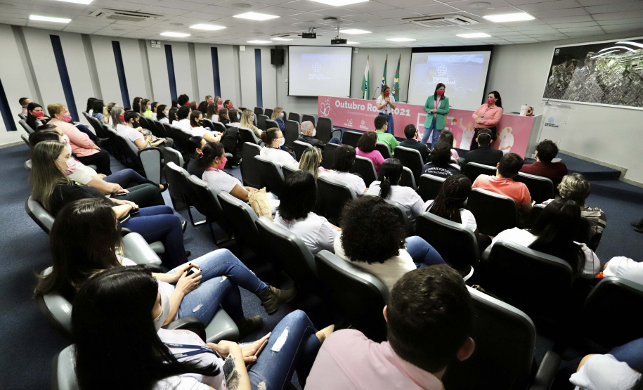Para o Outubro Rosa deste ano a Portos do Paraná desenvolveu quatro vídeos-depoimentos de mulheres que passaram ou ainda enfrentam um câncer de mama. A programação alusiva ao mês de conscientização sobre a doença terminou ontem (6), mas as produções serão utilizadas no trabalho contínuo de sensibilização. Foto: Claudio Neves/Portos do Paraná