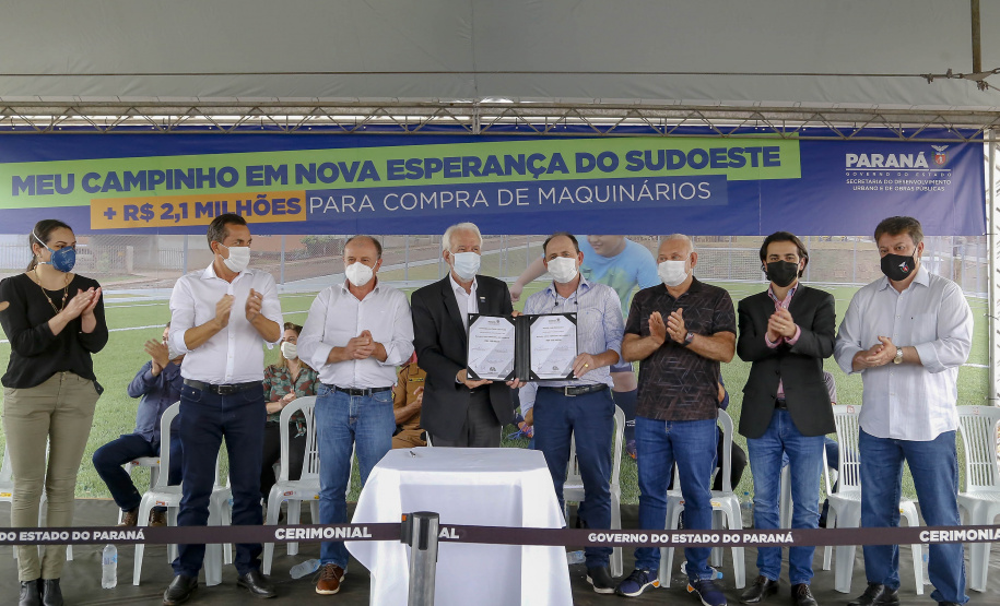 Lazer, geração de emprego e manutenção da limpeza e infraestrutura urbana. As ações fazem parte do pacote de anúncios confirmado nesta quinta-feira (07) pelo governador em exercício Darci Piana em visita à Nova Esperança do Sudoeste. - Nova esperança do Sudoeste, 07/10/2021  -  Foto: Gilson Abreu/AEN