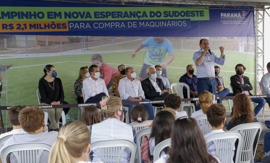 Lazer, geração de emprego e manutenção da limpeza e infraestrutura urbana. As ações fazem parte do pacote de anúncios confirmado nesta quinta-feira (07) pelo governador em exercício Darci Piana em visita à Nova Esperança do Sudoeste. - Nova esperança do Sudoeste, 07/10/2021  -  Foto: Gilson Abreu/AEN