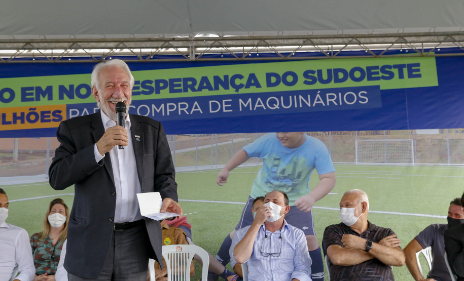 Lazer, geração de emprego e manutenção da limpeza e infraestrutura urbana. As ações fazem parte do pacote de anúncios confirmado nesta quinta-feira (07) pelo governador em exercício Darci Piana em visita à Nova Esperança do Sudoeste. - Nova esperança do Sudoeste, 07/10/2021  -  Foto: Gilson Abreu/AEN