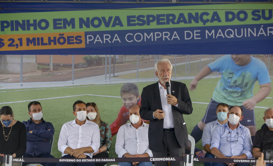 Lazer, geração de emprego e manutenção da limpeza e infraestrutura urbana. As ações fazem parte do pacote de anúncios confirmado nesta quinta-feira (07) pelo governador em exercício Darci Piana em visita à Nova Esperança do Sudoeste. - Nova esperança do Sudoeste, 07/10/2021  -  Foto: Gilson Abreu/AEN
