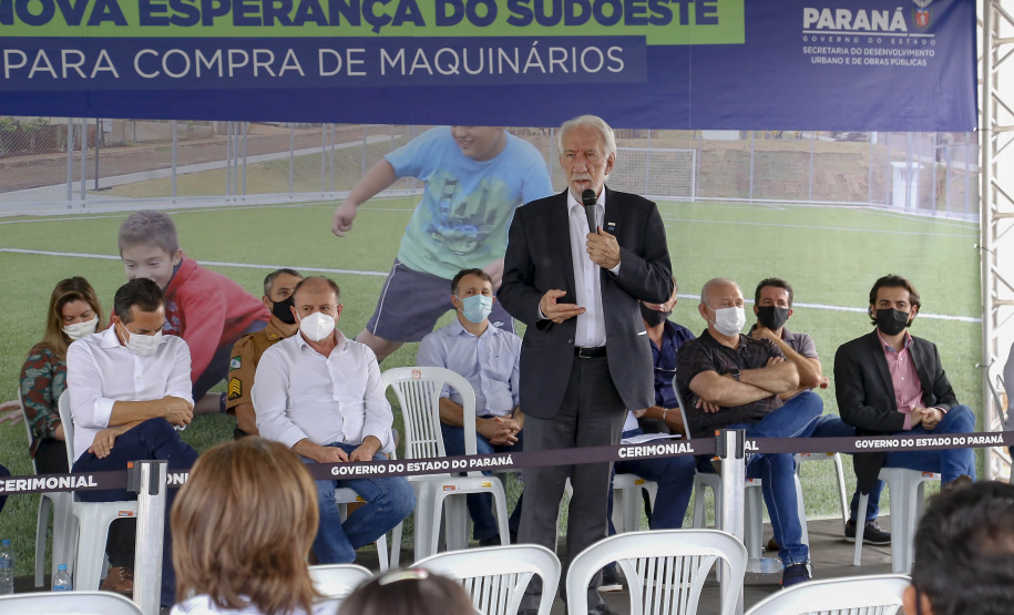 Lazer, geração de emprego e manutenção da limpeza e infraestrutura urbana. As ações fazem parte do pacote de anúncios confirmado nesta quinta-feira (07) pelo governador em exercício Darci Piana em visita à Nova Esperança do Sudoeste. - Nova esperança do Sudoeste, 07/10/2021  -  Foto: Gilson Abreu/AEN