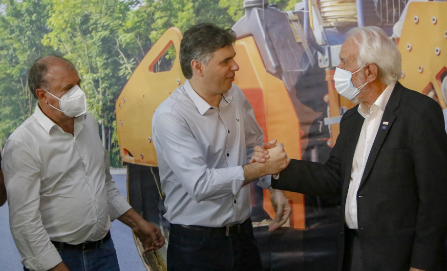 O governador em exercício Darci Piana anunciou nesta quinta-feira (07) novos investimentos para Francisco Beltrão, no Sudoeste do Paraná. As ações do Governo do Estado contemplam equipamentos para a saúde, a pavimentação de 51 vias urbanas e o lançamento do edital de licitação para a construção de uma Delegacia Cidadã na cidade. -  Francisco Beltrão, 07/10/2021  -  Foto: Gilson Abreu/AEN