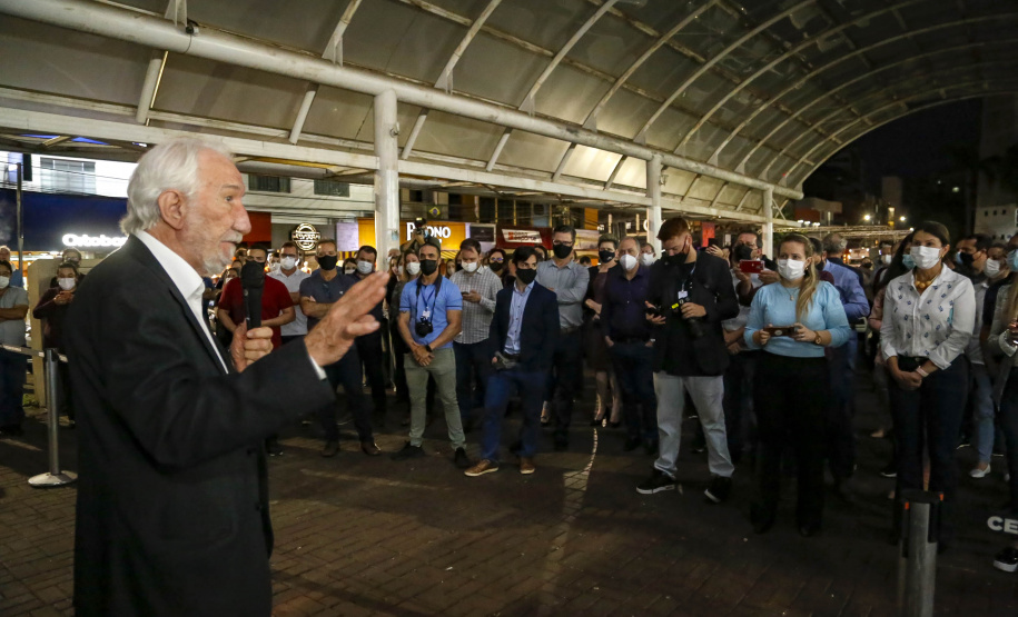 O governador em exercício Darci Piana anunciou nesta quinta-feira (07) novos investimentos para Francisco Beltrão, no Sudoeste do Paraná. As ações do Governo do Estado contemplam equipamentos para a saúde, a pavimentação de 51 vias urbanas e o lançamento do edital de licitação para a construção de uma Delegacia Cidadã na cidade. -  Francisco Beltrão, 07/10/2021  -  Foto: Gilson Abreu/AEN