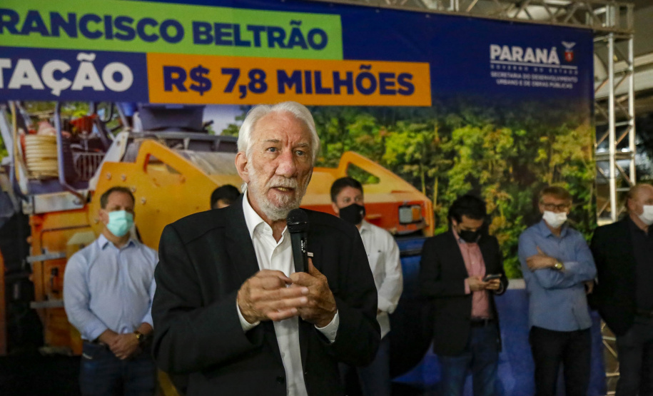 O governador em exercício Darci Piana anunciou nesta quinta-feira (07) novos investimentos para Francisco Beltrão, no Sudoeste do Paraná. As ações do Governo do Estado contemplam equipamentos para a saúde, a pavimentação de 51 vias urbanas e o lançamento do edital de licitação para a construção de uma Delegacia Cidadã na cidade. -  Francisco Beltrão, 07/10/2021  -  Foto: Gilson Abreu/AEN