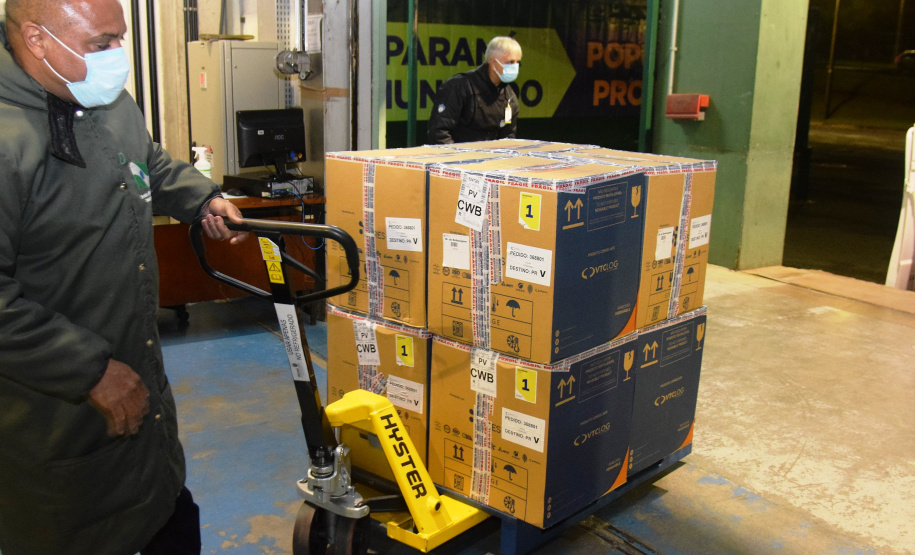 Paraná recebe 124.020 vacinas contra a Covid-19 nesta quinta Foto: Américo Antonio/SESA